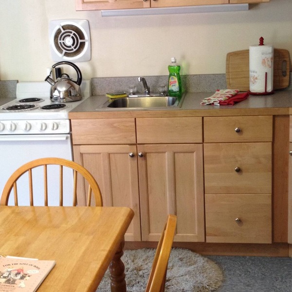 Comfortable Two Bedroom Apartment in Bar Harbor, ME. Free Parking. Dogs Welcome!