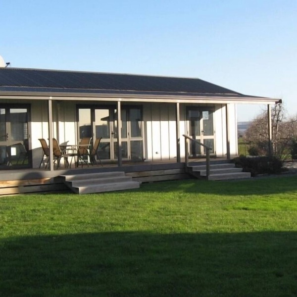 Comfortable Two Bedroom/Two Ensuite Country Cottage near Havelock North
