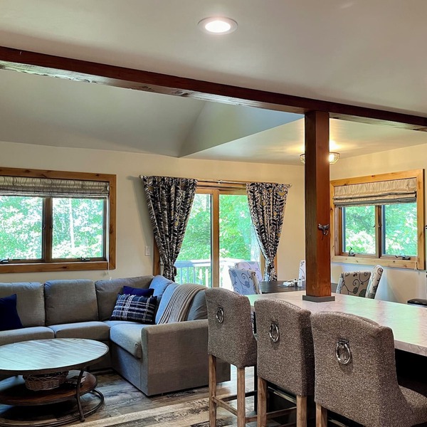 Comfy Bear ~ Ski In/Out Remodeled 2 bedroom/2 bath Condo at Snowriver!