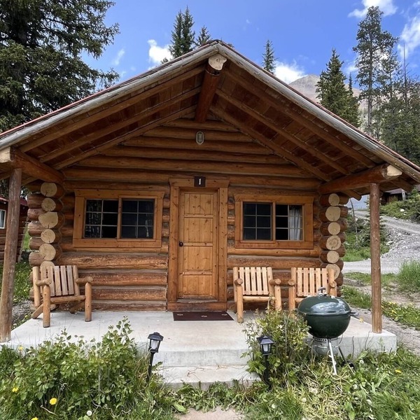 Comfy cabin is situated on the Silver Gate property which overlooks 10,000ft tall mountain peaks surrounding the town.