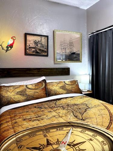Comfy, Close to Downtown with Lake & Lift Bridge Views