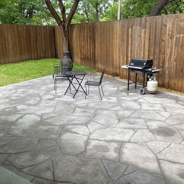 Comfy & Convenient 2 Bd 1 Bth Custom Patio heart of DFW/Arlington Entertain area