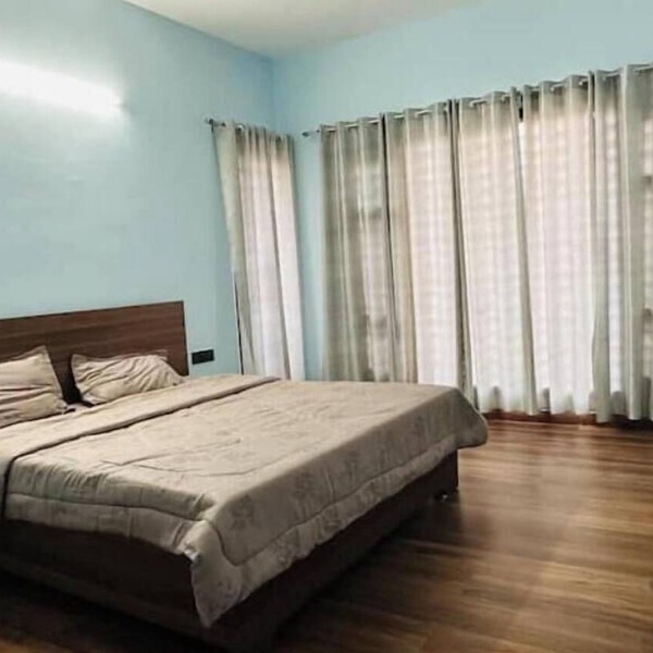 Comfy Corner | Cozy 3BR Retreat with Private Balcony