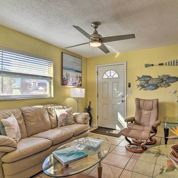 Comfy Dunedin Escape: 1 Block to Main Street!