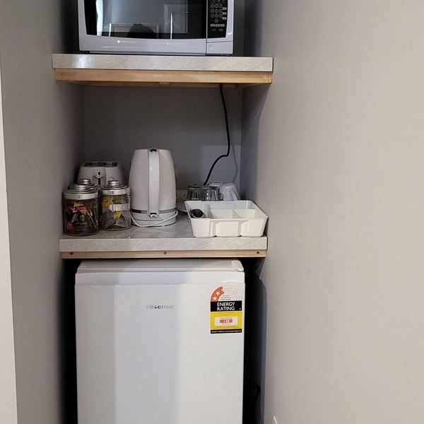 Comfy Ground-floor Ensuite Double Bed Room in welcoming Windsor with WiFi, AC