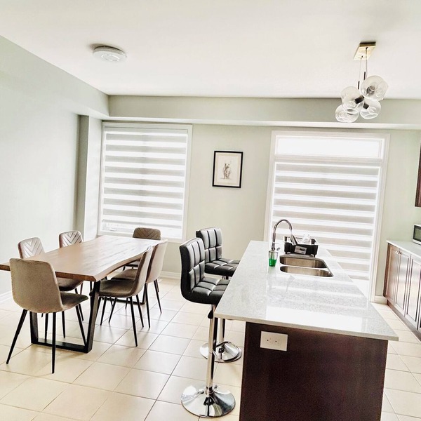 Comfy home sleeps 13+ guest with wifi &parking Netflix