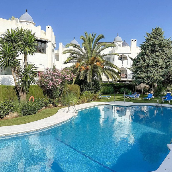 Comfy One Bedroom Condo Steps to the Beach