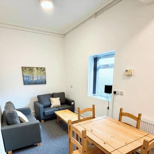 Comfy Ormskirk Family Stay by PolkaStays