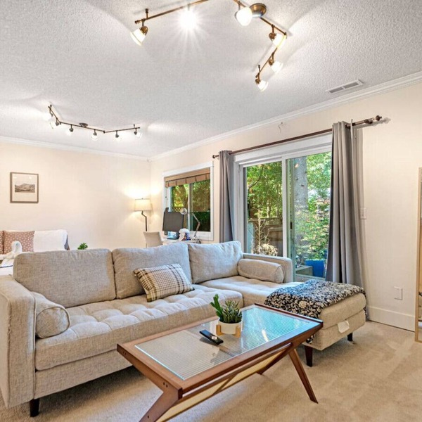 Comfy & Spacious 4BR/3BA | @Mountlake Terrace