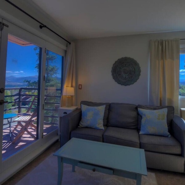 Comfy Studio Condo w/ Mountain & Lake Dillon Views