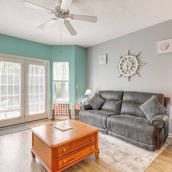 Community Pool & Tennis Court: Myrtle Beach Condo