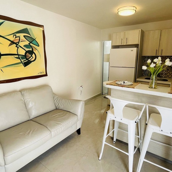 Compact Haven with Private Entrance and FREE Parking and Laundry