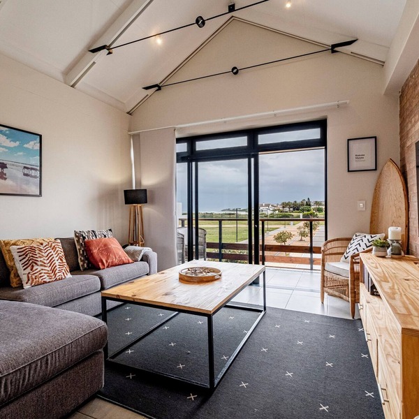 Complete, Modern 2 bedroom, 2 bathroom Apartment on the beach