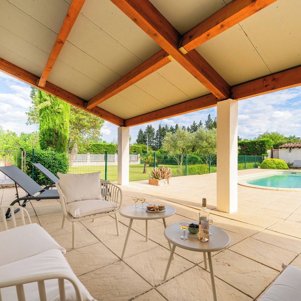 Completely renovated villa with 8P pool between Isle sur Sorgue & Avignon