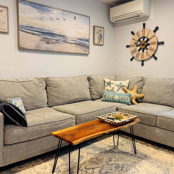 Completely remodeled Billington townhouse with delightful decor offering two large upstairs bedrooms
