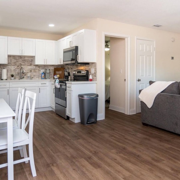 Completely Remodeled! Clearwater/Dunedin Cottage!