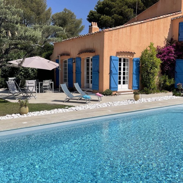 Completely renovated villa near sea swimming pool 4 air-conditioned bedrooms sleeps 10