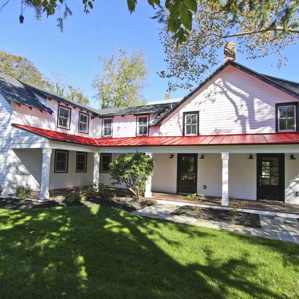 Completely Renovated Historical Home - The Black and White House
