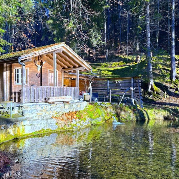 Concierge, Idyllic farm cabin by SwissHut