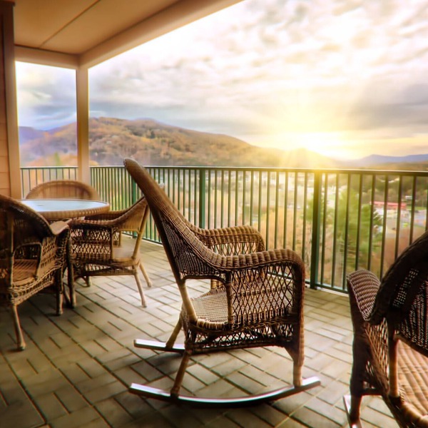 Condo with breath-taking views ,indoor/outdoor pools ,workout room 5003