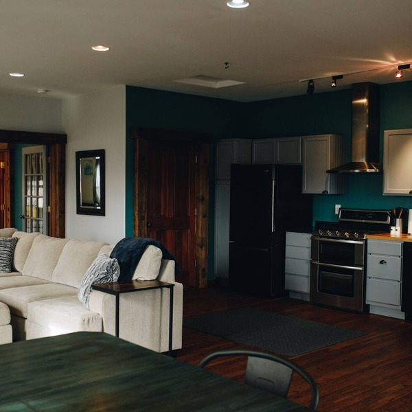 Connoisseur Hideaway