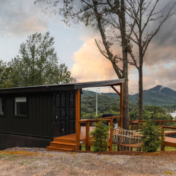 Container Treehouse by Hiawassee Glamping