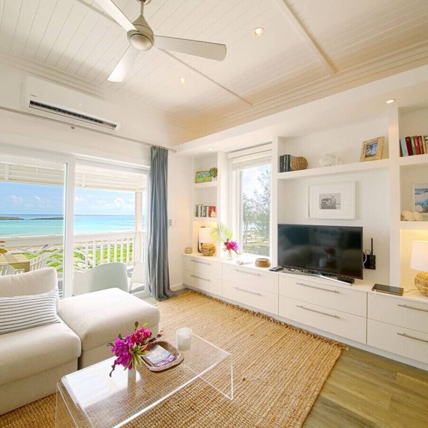 Contemporary Upstairs 2BR 2BA Bayfront Apartment