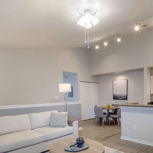 Contemporary large 3BR, in unit Washer/Dryer, FREE parking with all amenities!