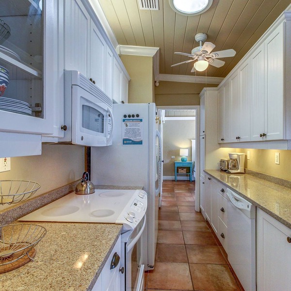 Convenient cottage with pool - easy access to trolley stops & the beach