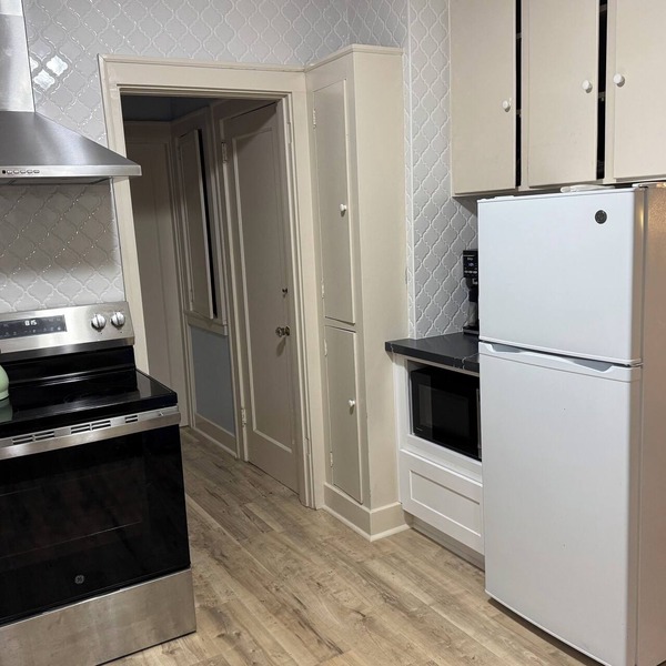 Convenient location beautiful 2-bedroom house in North Seattle