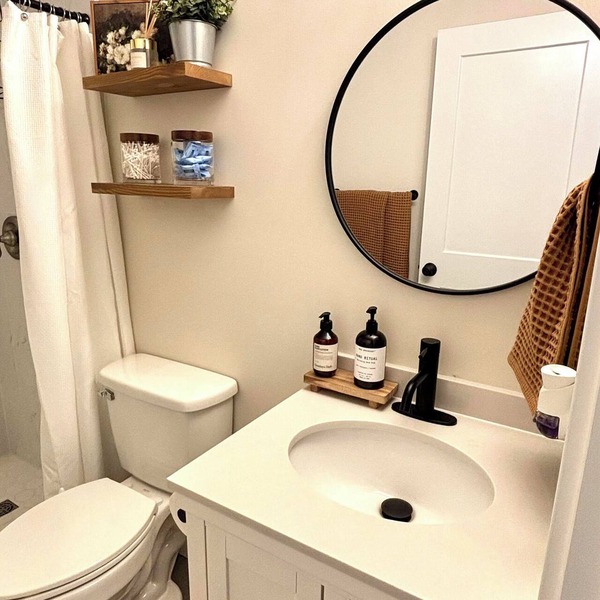 Convenient modern 2br home, 5 mins from airport.
