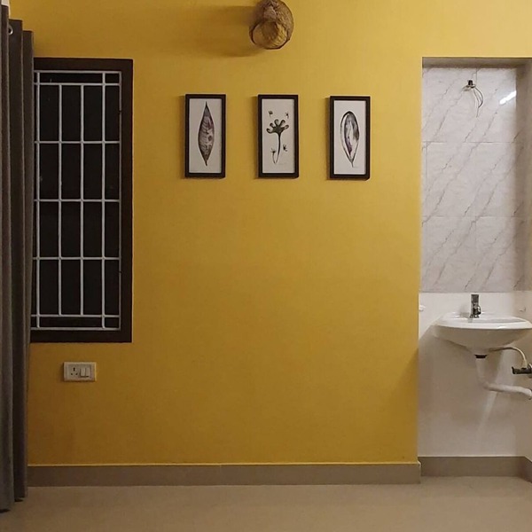 Convenient shared room in a 2bhk with all amenities at value in central Chennai.