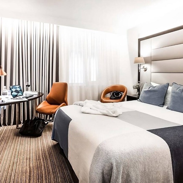 Convenient Stay in Dublin Downtown! Stylish Hotel Close to Irish Whiskey Museum