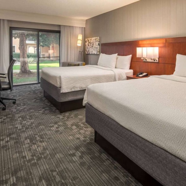 Convenient Stay, Superb Location! Close to Volunteer Park Water Tower, w/Pool!