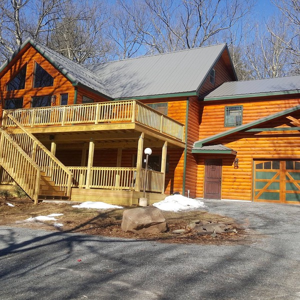 Conveniently Secluded, 1 Mile From Slopes and Festivals