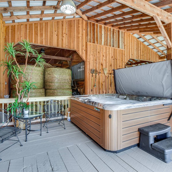 Converted Barn Couple's Oasis Near Tallulah Gorge