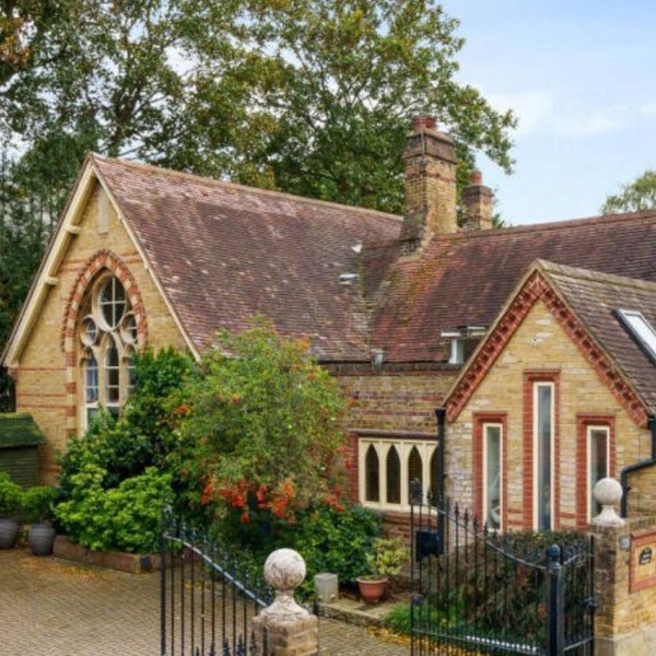 Converted School Cottage in Bromley