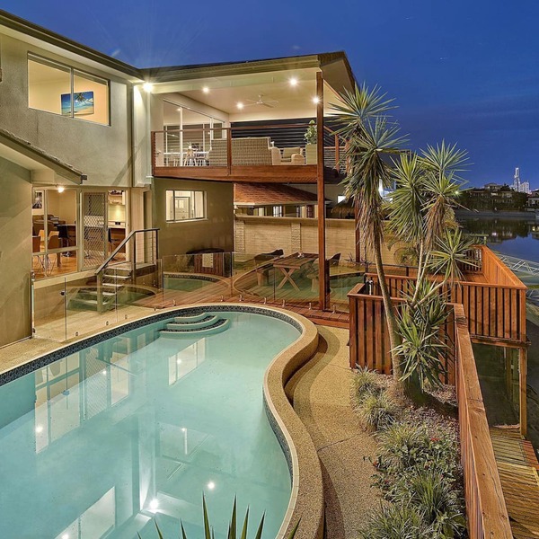 Coral Waterfront, Broadbeach