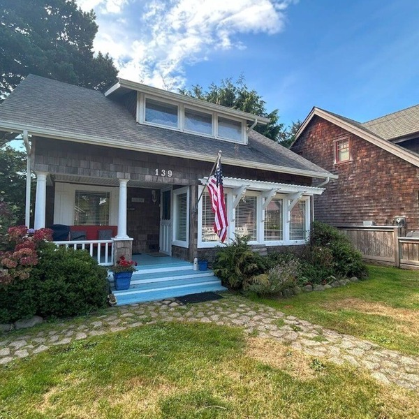 Cornell Cottage 1915 - Historic Gem!