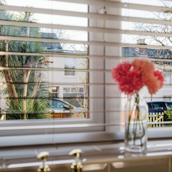 Corner House - Bright 2BD in Cheltenham