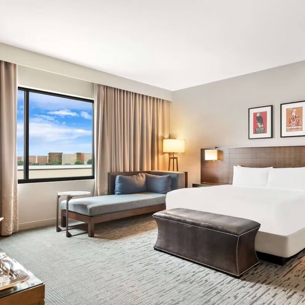 Corner King Room | Rooftop Lounge, Free Parking, Near Hill Country Galleria