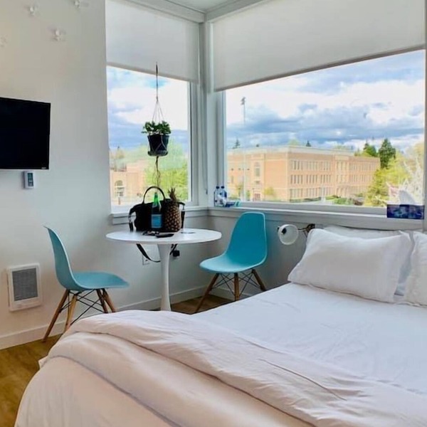 Corner unit studio with natural light and premium amenities for a very comfortable quick stay.