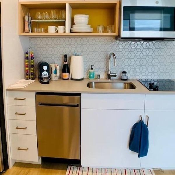 Corner unit studio with natural light and premium amenities for a very comfortable quick stay.