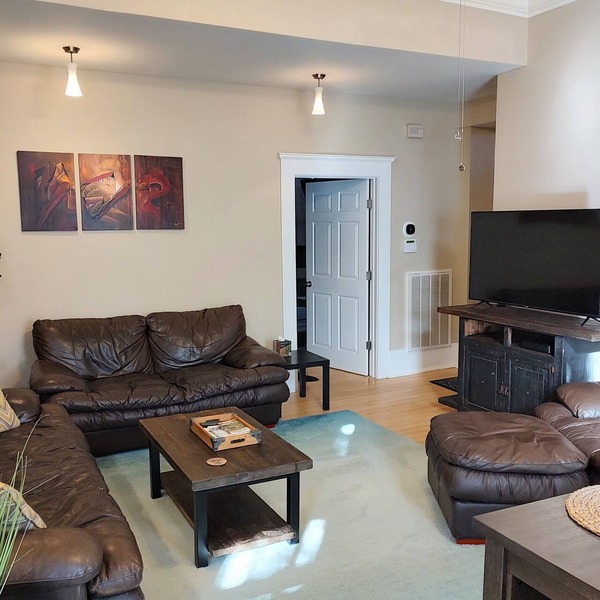 Cornerstone West: Cozy 2bdrm/1 bath Condo in the Starland Area of Savannah