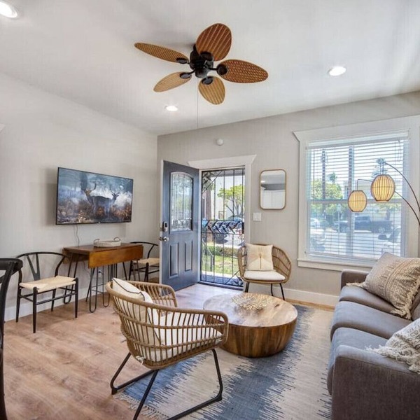 Coronado Unit 1 - B Ave Bungalows · King-sized 1/1, 5-10 Min Walk to Coronado Beach!