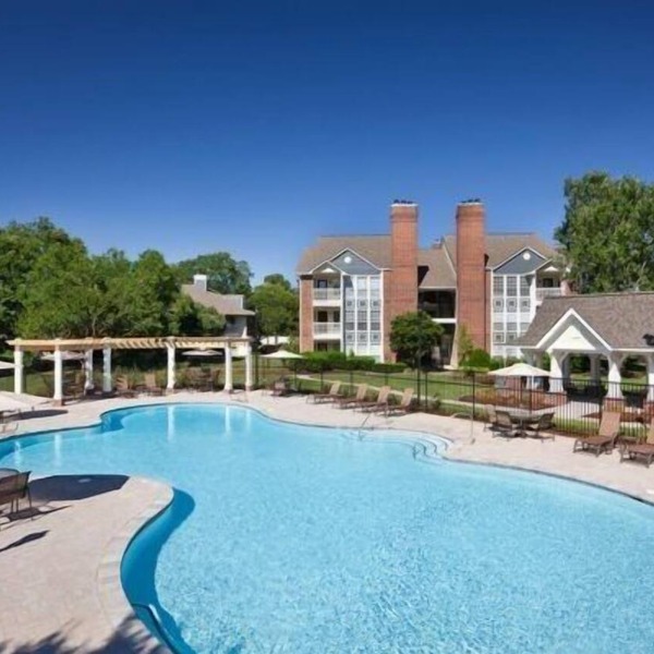 Corporate and Modern 2br suite I Pool I Parking