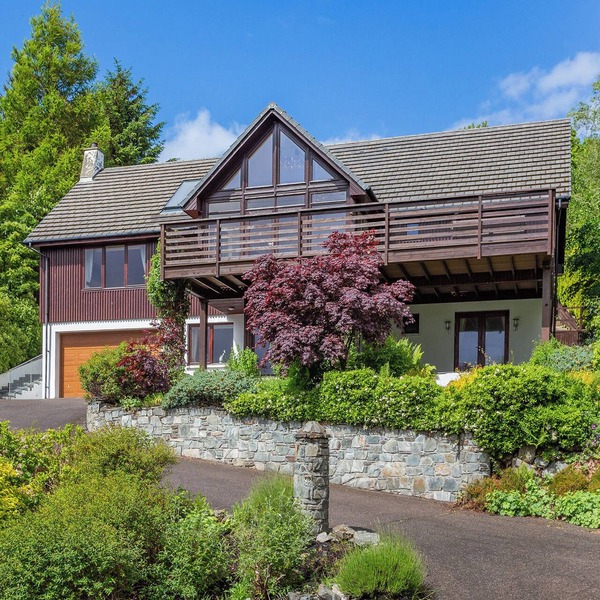 Corrie Burn Villa is located on Braes of Ullapool with spectacular sea views.