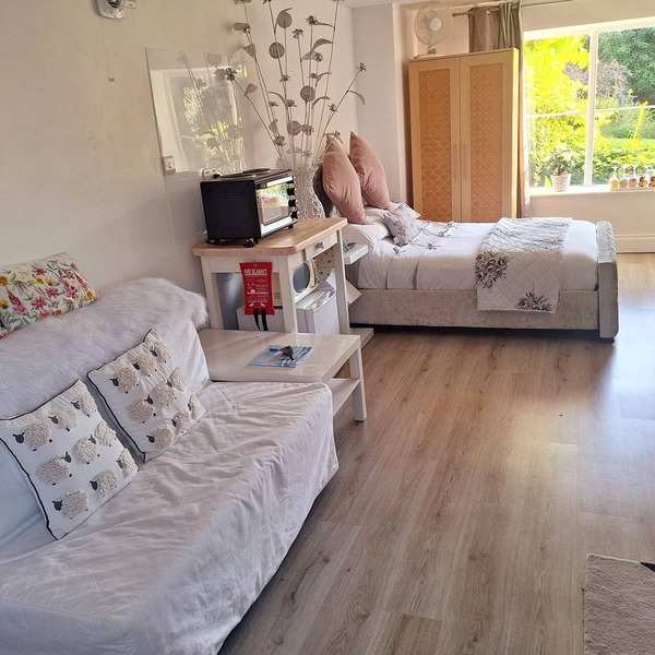 Cosy Axminster Studio with Extra Beds