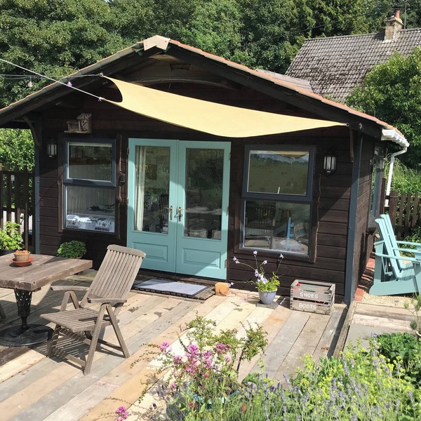 Cosy country cabin with scenic views and close to Dorset's beautiful coast.