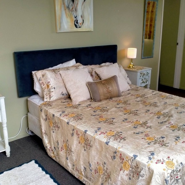 Cosy comfortable, peaceful retreat, 30 mins from Christchurch Airport